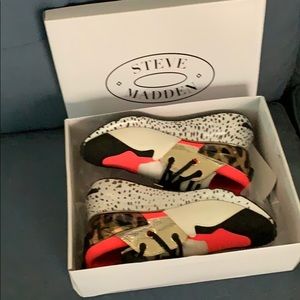 Steve Madden Cliff Coral Sneakers